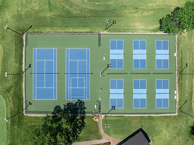 Sơn 3 lớp sân tennis-pickleball có 10% hạt cao su Laykold US OPEN trên nền xi măng